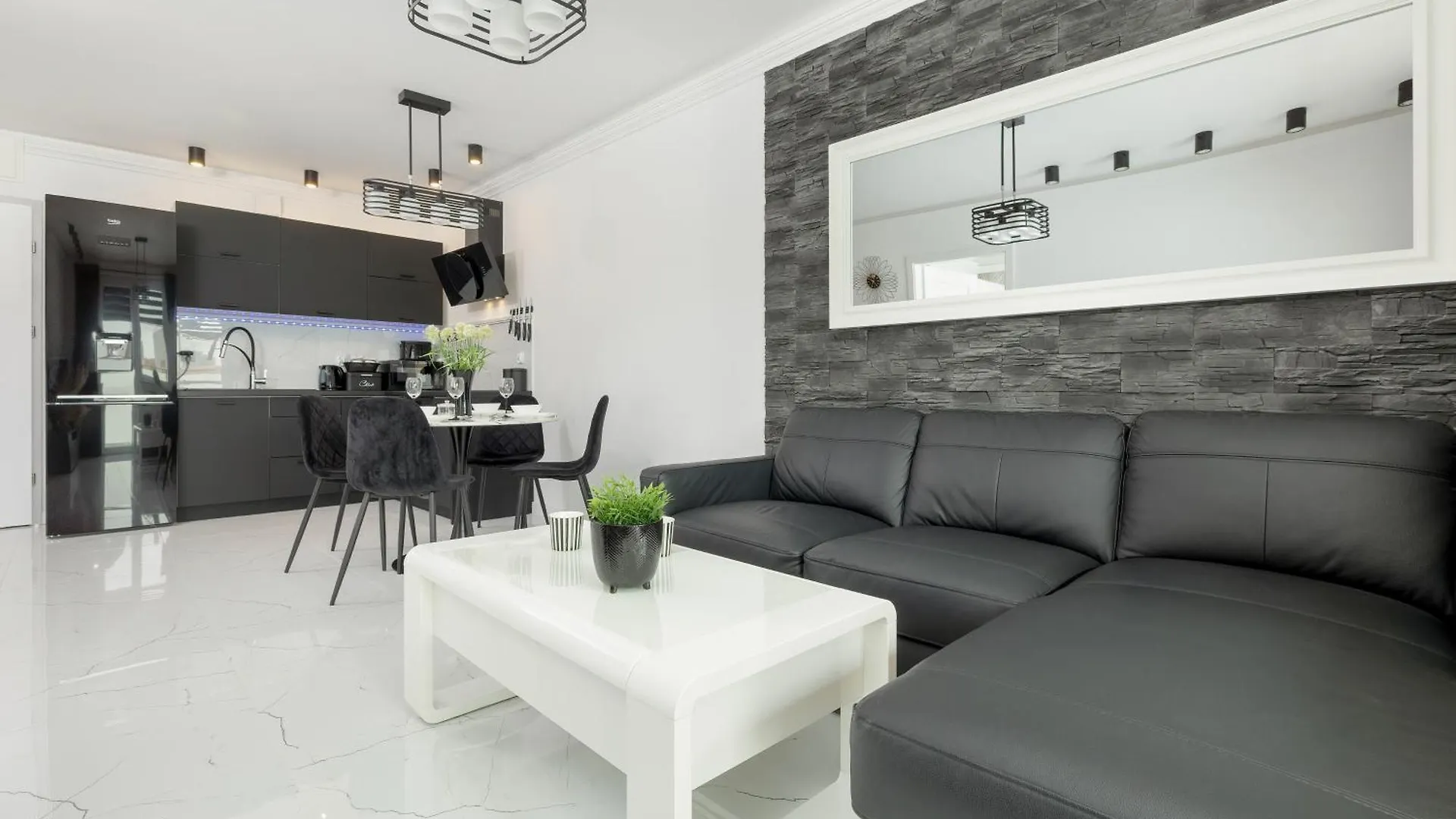 Apartment Jantar Apartamenty - Miodowy Dom City Center Kolobrzeg Poland